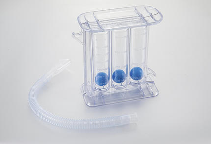 Un espirómetro de tres bolas es un dispositivo médico que se utiliza para medir la función pulmonar
