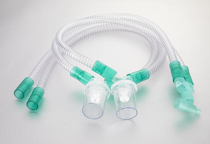 ¿Cuáles son las características de los dos circuitos del circuito respiratorio de anestesia?